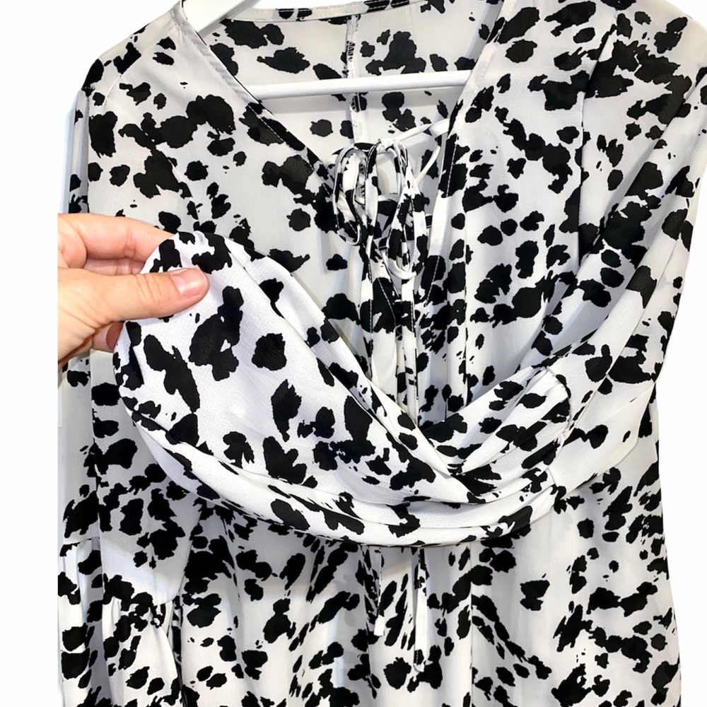 🔆 Host Pick - Black White High-Low Blouse - Picture 6 of 15